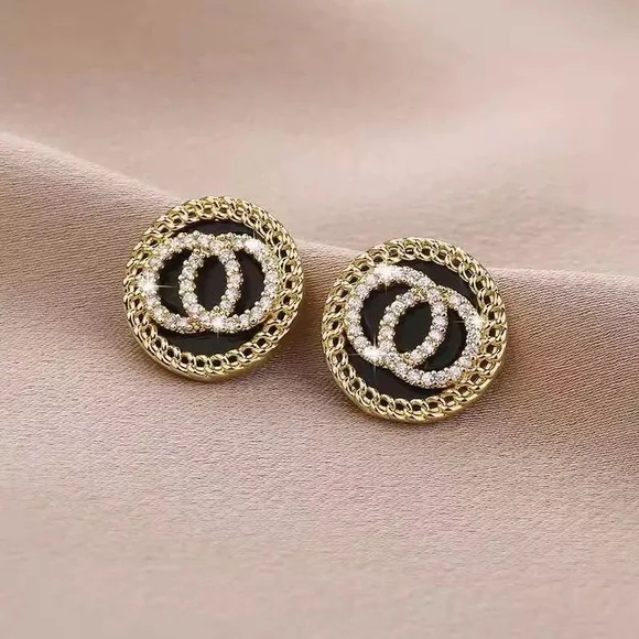 Elegant Chanel-Inspired Gold Diamond Stud Beautiful Formal/Casual Circle Earring - Picture 5 of 5